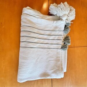 Serena & Lily white and green cotton tassled throw.